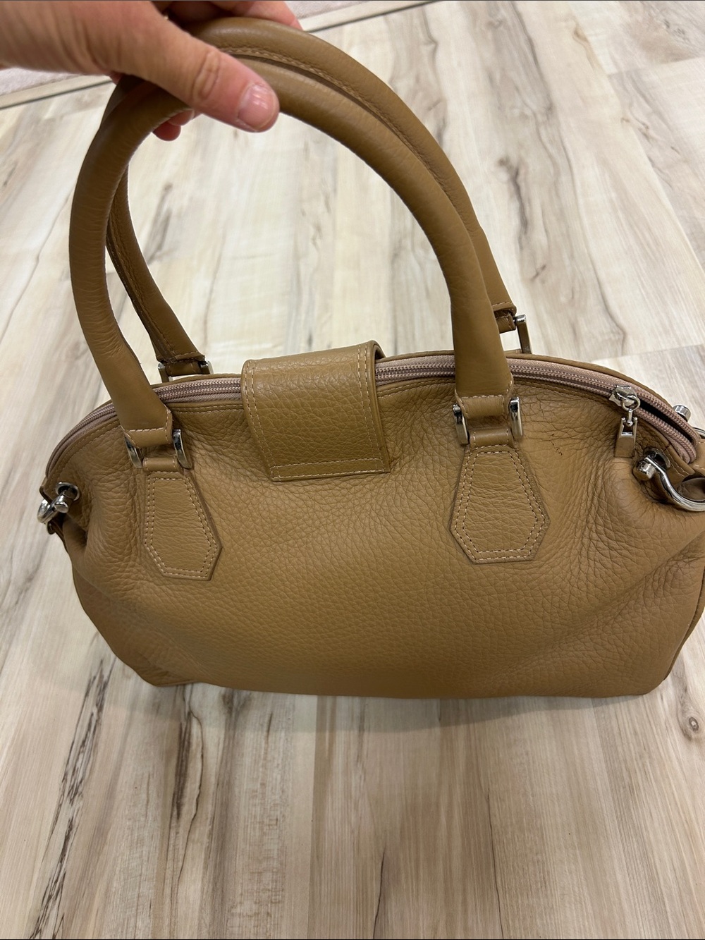 Mario Bruni Satchel in pebble leather Camel Brown with Ring-Detail Closure image 2